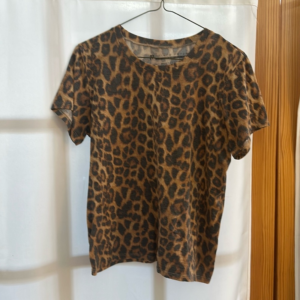 Super soft leopard boxy tee
